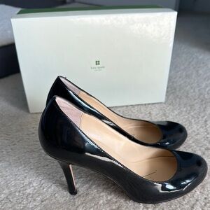 Kate Spade Black Heels with Glossy Patent Leather and Classic Pump Design